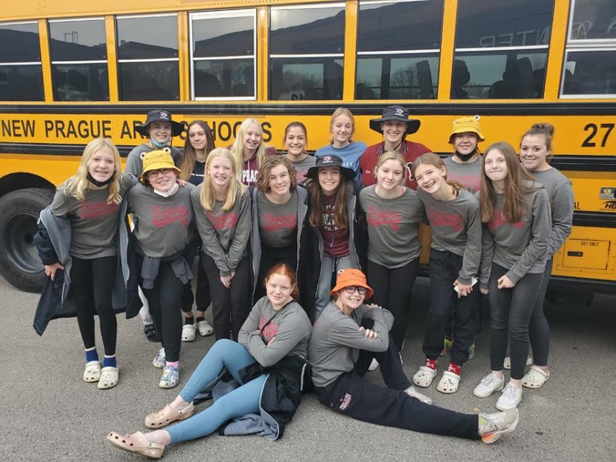 Swim and Dive team off to section competition