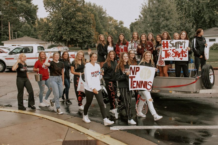 Girls tennis team in the Homecoming parade.