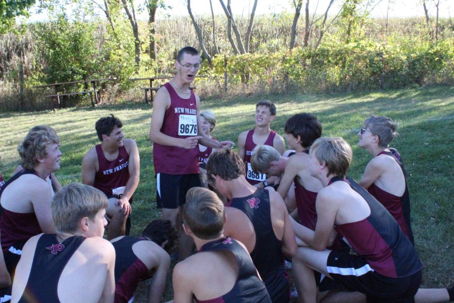 In+his+pre-race+pep+talk+Gavin+Davis+reminds+the+runners+they+are+on+their+home+turf.